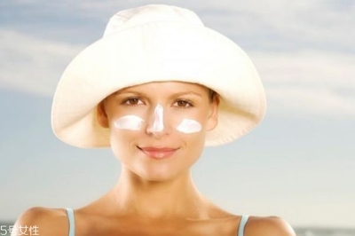 隔离和防晒的区别：隔离霜可以防晒也可隔离彩妆